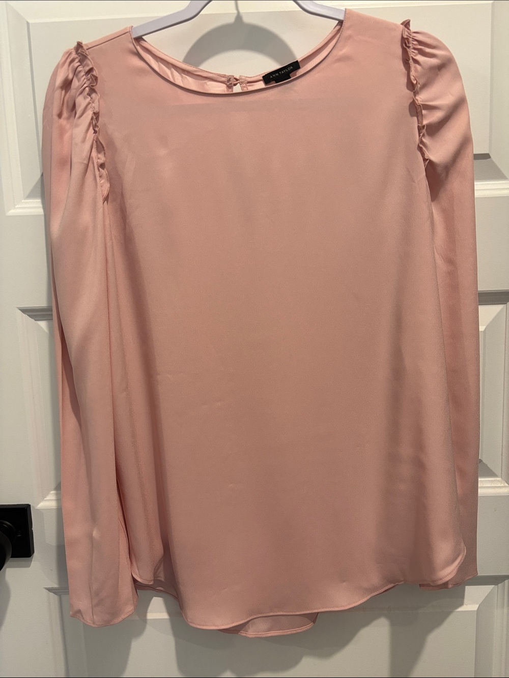 Ann Taylor Light Pink Long-Sleeve Women's Blouse - Elegant Ruffle Shoulders